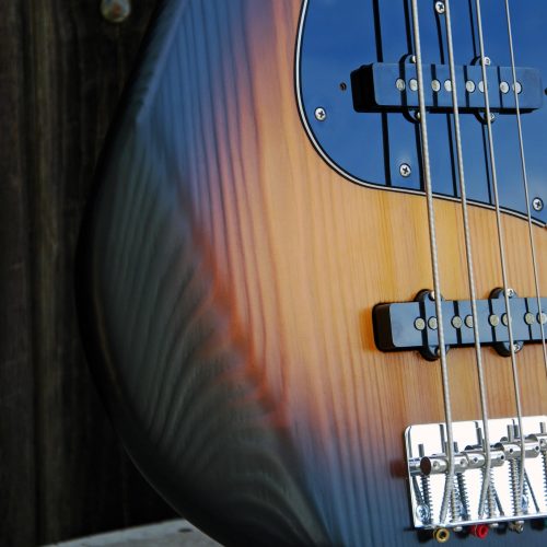 Basse inspirée Jazz bass du luthier Y Koch Guitares équipée de micros Hepcat