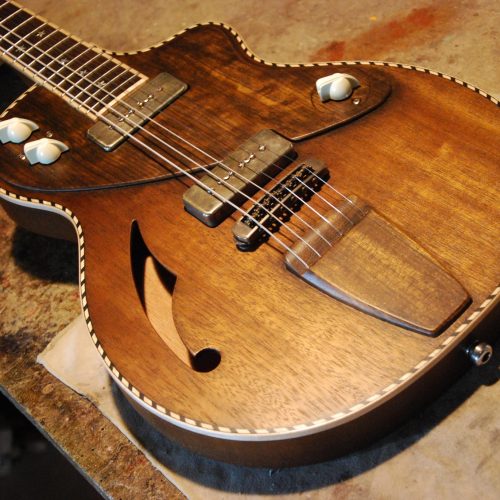 Guitare de blues fabriquée par le luthier Yohann Koch dans son atelier Y Koch Guitares