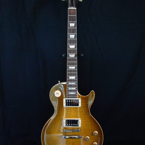 Inspirée d'une Les Paul vintage, cette guitare électrique a été fabriquée dans l'atelier Y Koch Guitares
