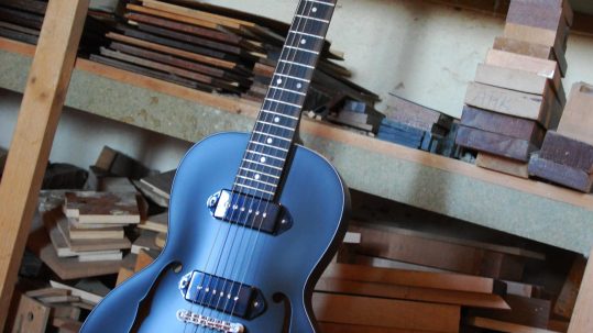 Parlor archtop guitar from the french luthier Yohann Koch Y Koch guitares