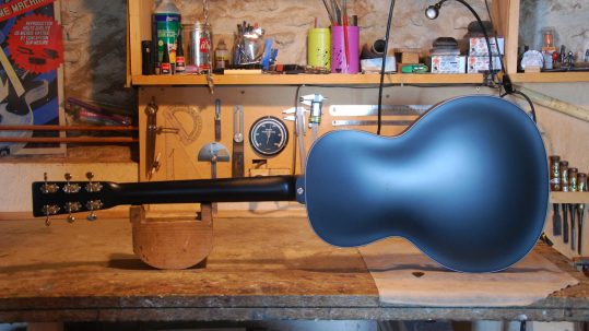 Parlor small hollow body y Koch guitar (6)