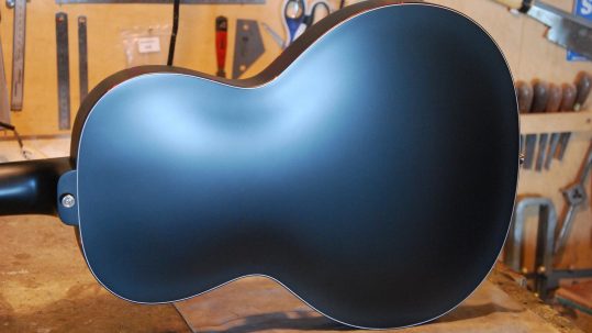 Parlor small hollow body y Koch guitar (9)